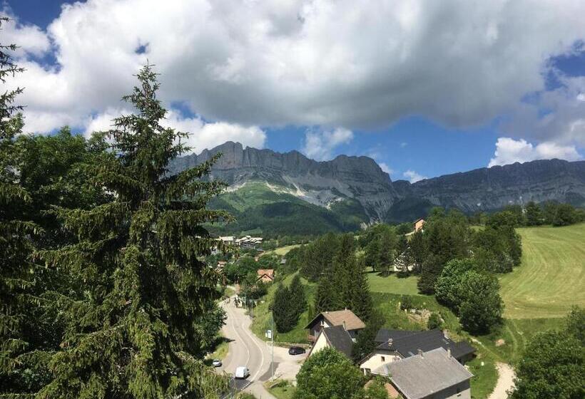 标准间带山景, La Chicholiere