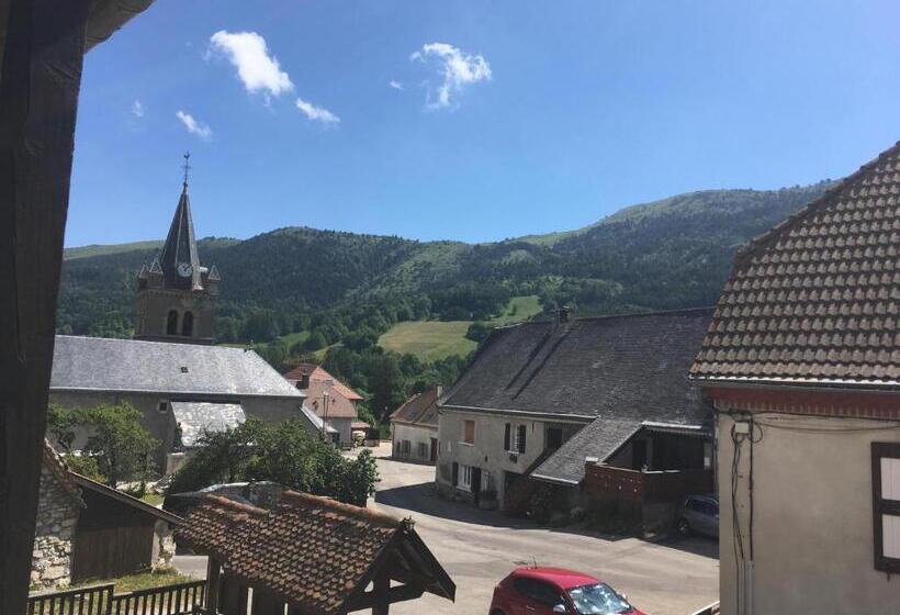 标准间带山景, La Chicholiere