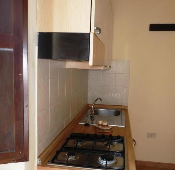 带1个卧室带泳池的公寓, Agriturismo Gli Ippocastani