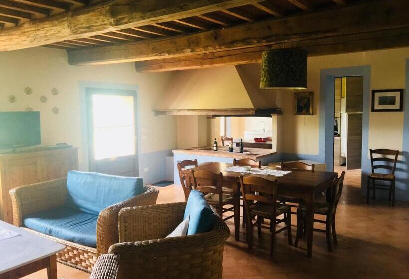 带4个卧室的公寓, Godiolo