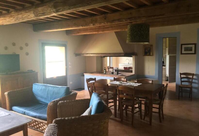 带4个卧室的公寓, Godiolo