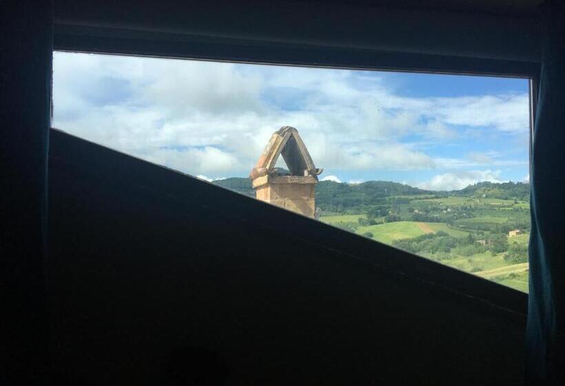 带4个卧室的公寓, Godiolo