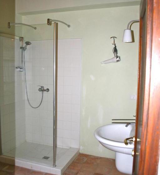 带4个卧室的公寓, Godiolo