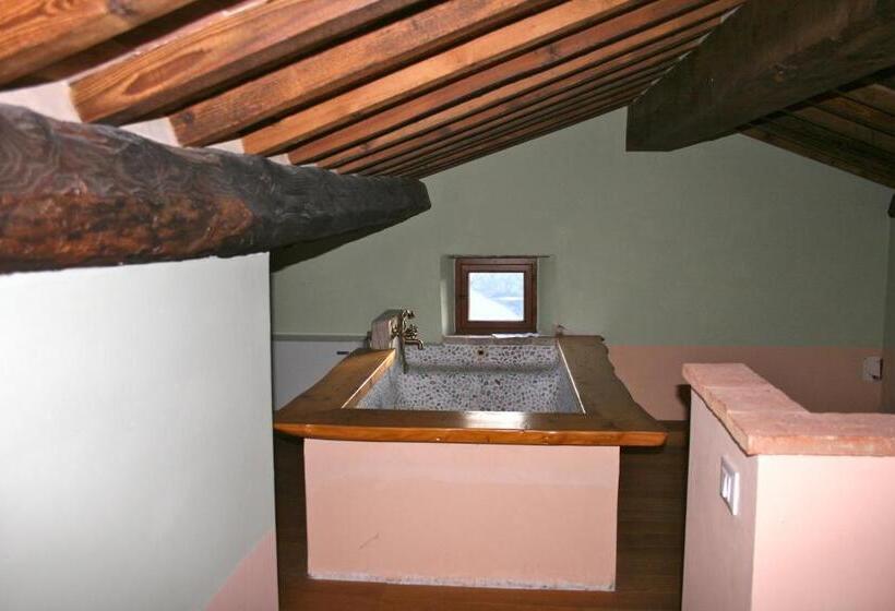 带4个卧室的公寓, Godiolo