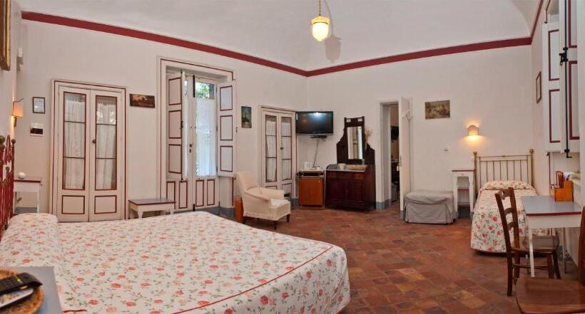 スタンダードトリプルルーム, Case Perrotta