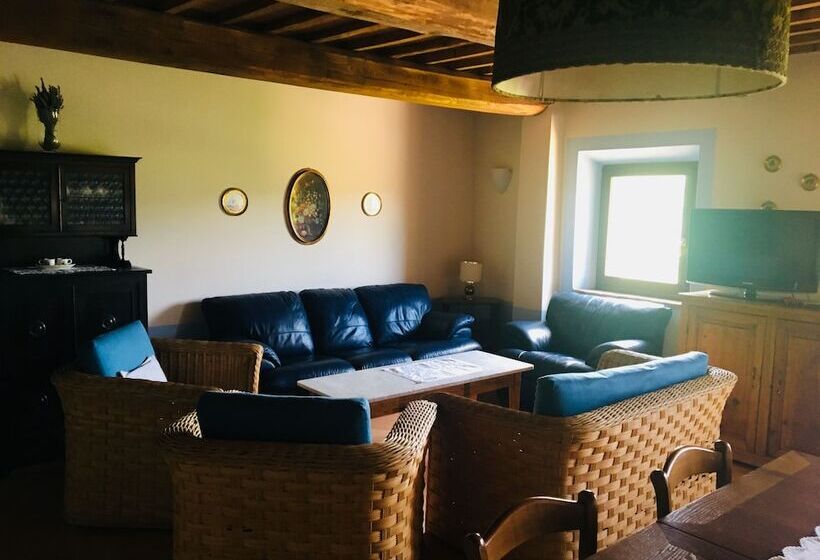 带4个卧室的公寓, Godiolo