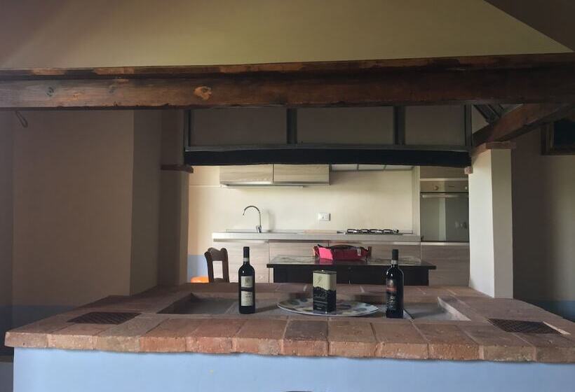 带4个卧室的公寓, Godiolo