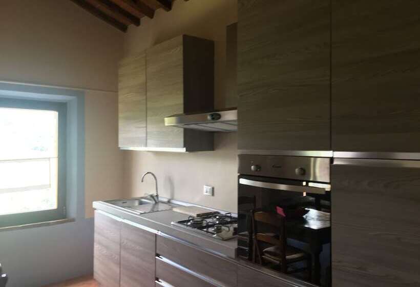 带4个卧室的公寓, Godiolo