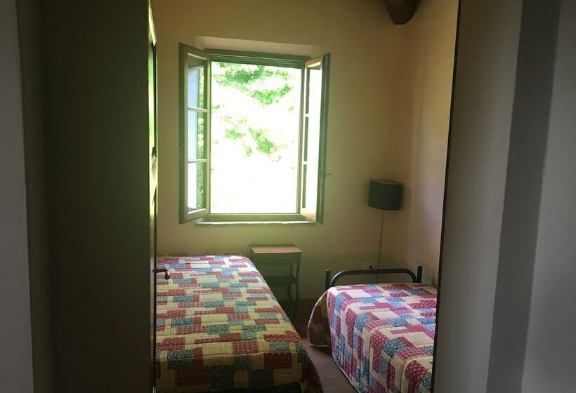 带4个卧室的公寓, Godiolo