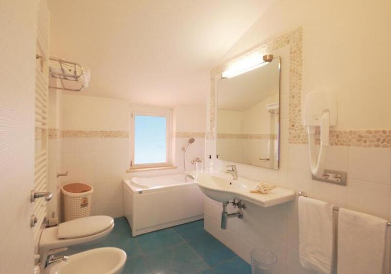 高级套房带海景, Residence Abruzzo Resort