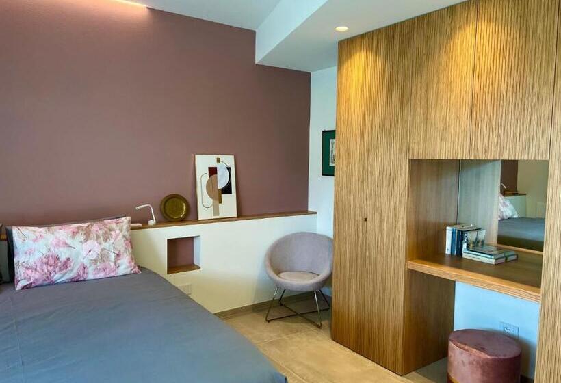 اتاق لوکس با تخت بزرگ, Villa Costantina With Heated Pool