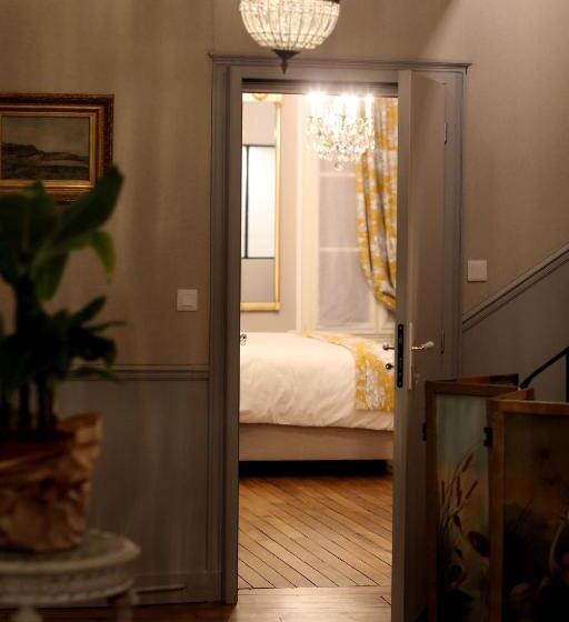 اتاق لوکس, Au Jeu De Paume