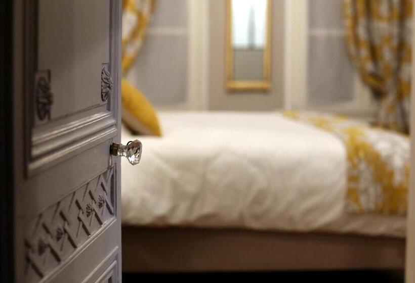 اتاق لوکس, Au Jeu De Paume