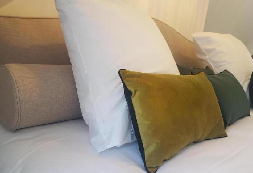 اتاق سوپریور, Au Jeu De Paume