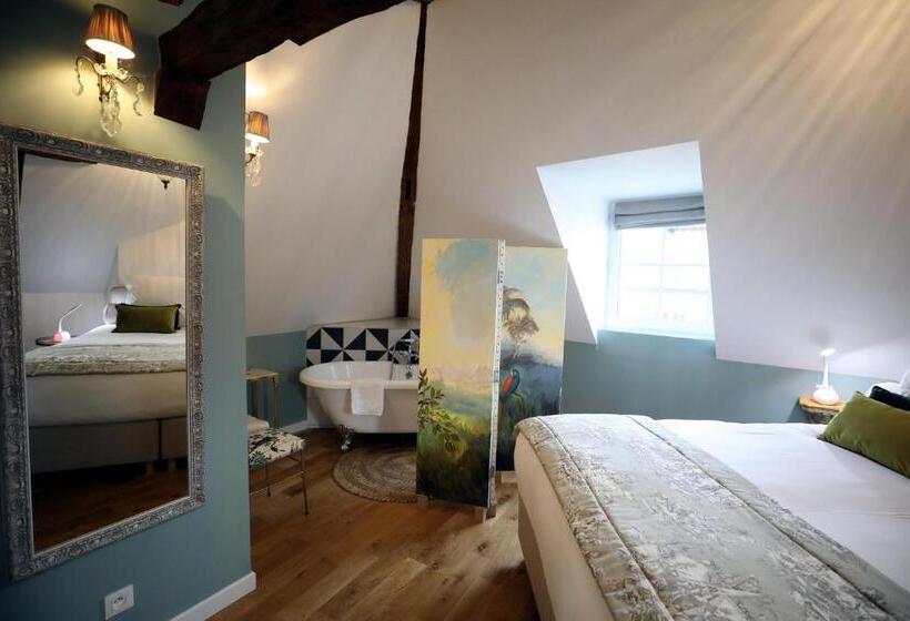 اتاق سوپریور, Au Jeu De Paume