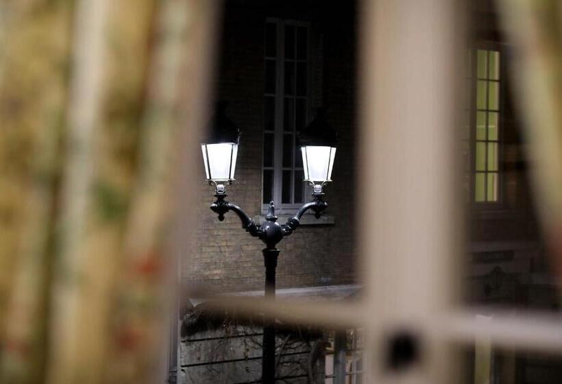 اتاق لوکس, Au Jeu De Paume