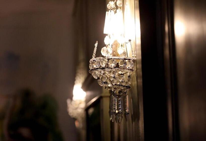 اتاق لوکس, Au Jeu De Paume