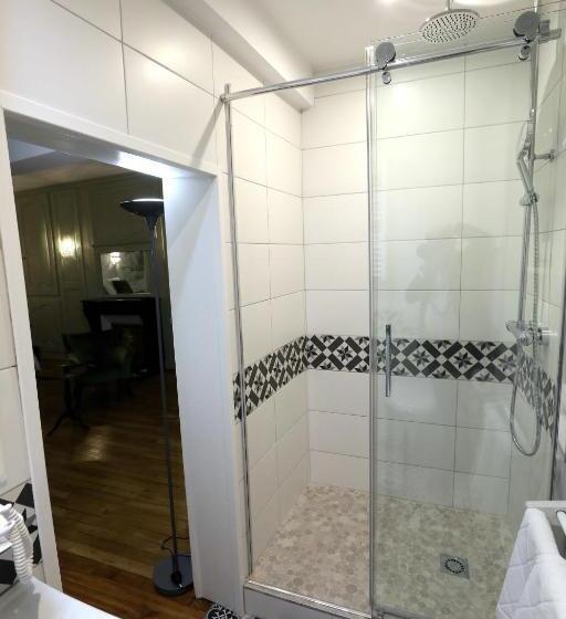 اتاق لوکس, Au Jeu De Paume