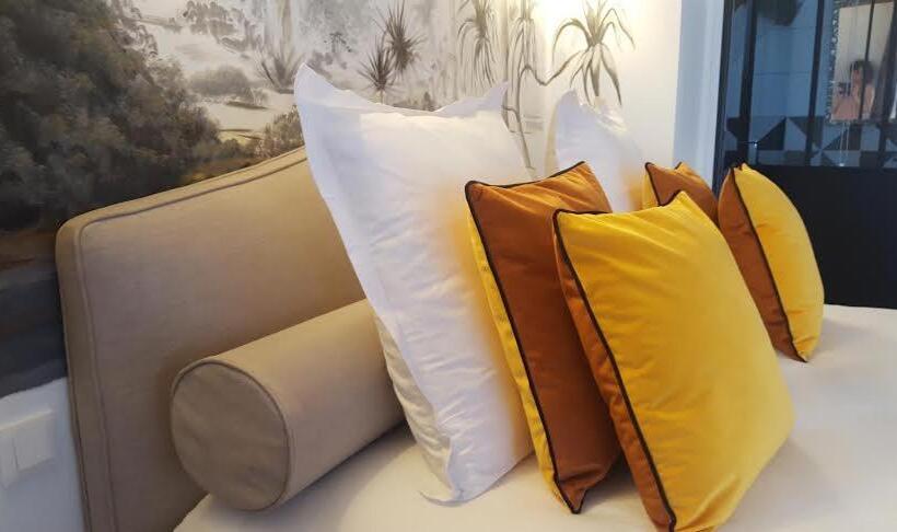 اتاق لوکس, Au Jeu De Paume