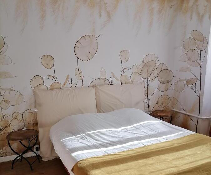 Номер Стандарт, Auberge Buissonniere