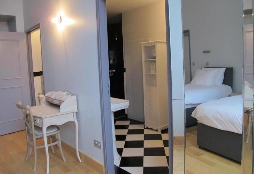 带2个卧室的套房, Chateau De Jalesnes