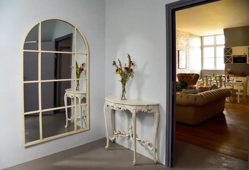 3 Bedroom Suite, Chateau De Jalesnes