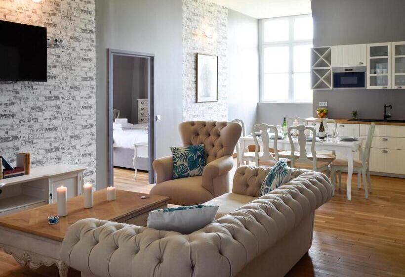 带3个卧室的套间, Chateau De Jalesnes