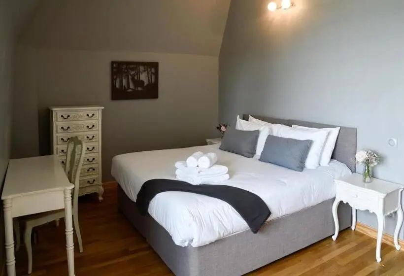 3 Bedroom Suite, Chateau De Jalesnes