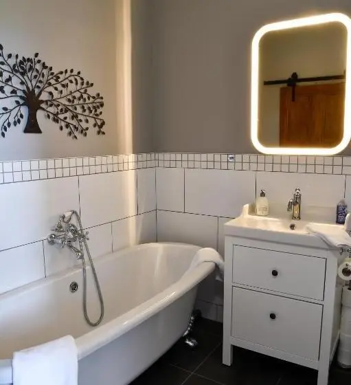 3 Bedroom Suite, Chateau De Jalesnes