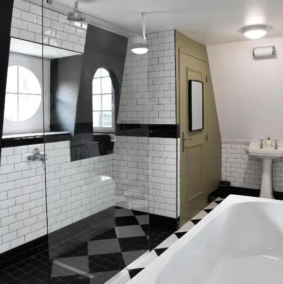Standard-studio, Chateau De Jalesnes