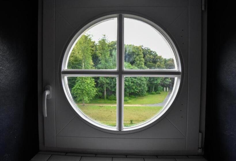 标准工作室, Chateau De Jalesnes