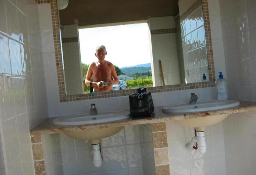 کلبه ییلاقی, La Grange De Campaulise   Camping à La Ferme   Hébergements   Mont Ventoux