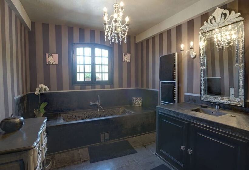 Полулюкс, Mas De Provence En Riviera