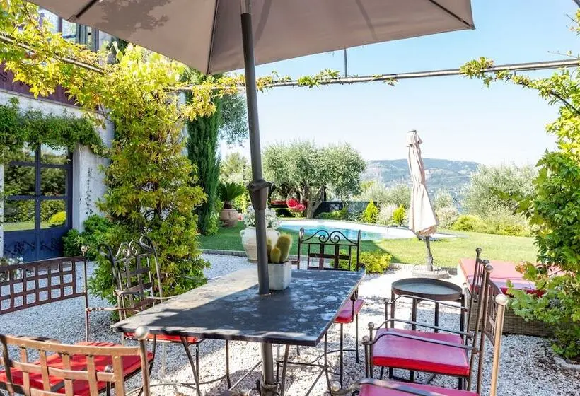 Perhesviitti, Mas De Provence En Riviera