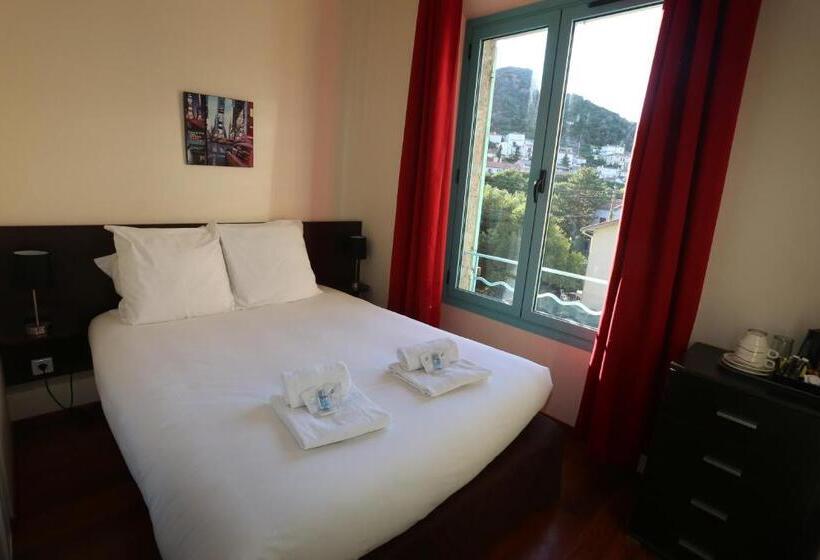 חדר בסיסי, O Sullivans Bar And