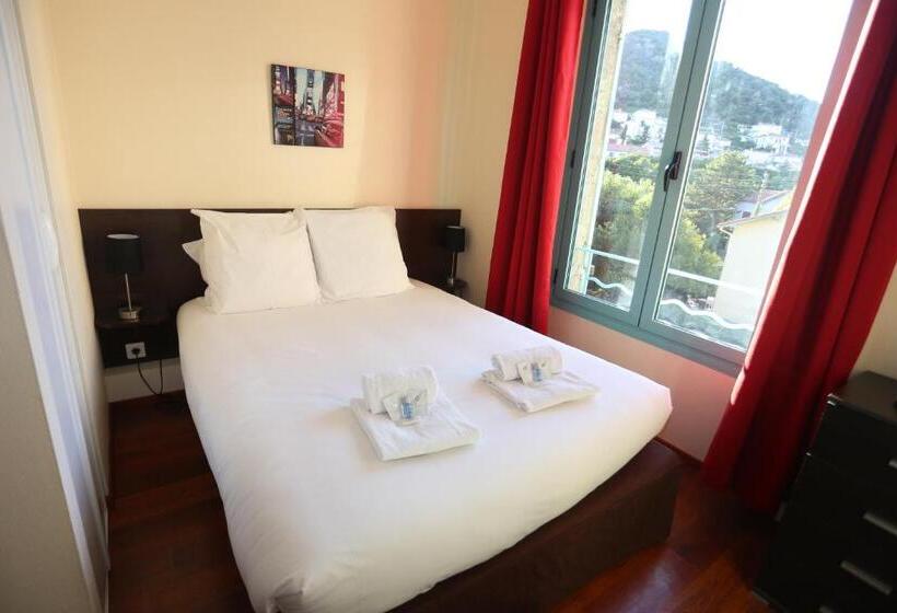 חדר בסיסי, O Sullivans Bar And