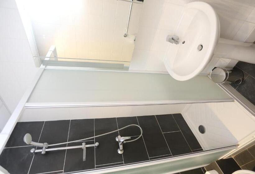 חדר סטנדרט נוף לים עם טרסה, O Sullivans Bar And