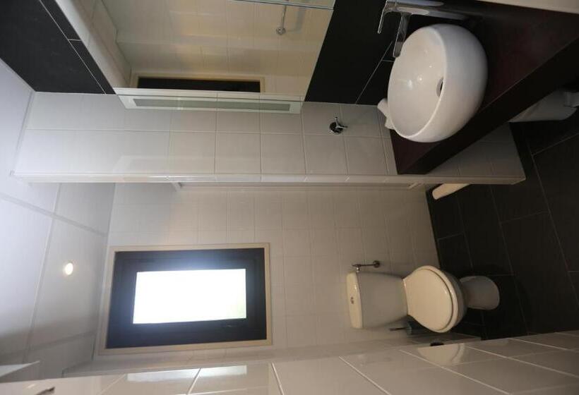 דירת חדר שינה עם טרסה ונוף לים, O Sullivans Bar And