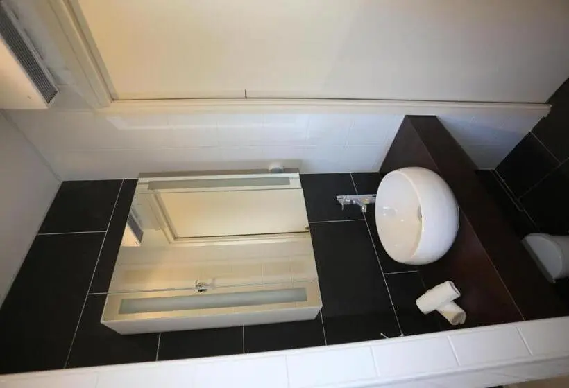 1 Bedroom Apartment with Terrace Sea View, O Sullivans Bar And