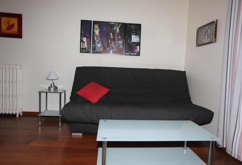 דירת חדר שינה עם טרסה ונוף לים, O Sullivans Bar And