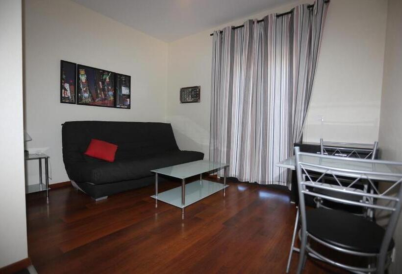 דירת חדר שינה עם טרסה ונוף לים, O Sullivans Bar And