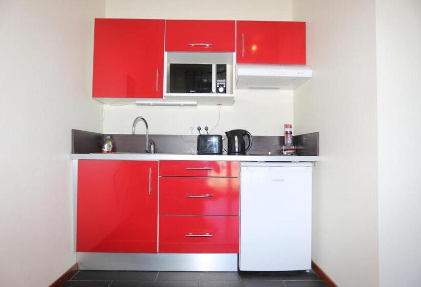 דירת חדר שינה עם טרסה ונוף לים, O Sullivans Bar And