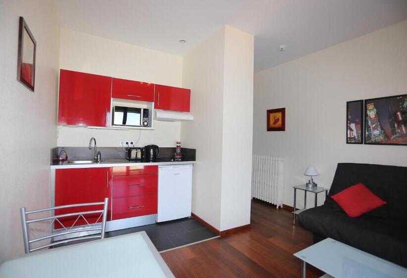 דירת חדר שינה עם טרסה ונוף לים, O Sullivans Bar And