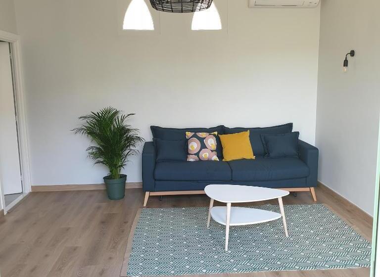 דירה בת חדר שינה 1 עם מרפסת, O Sullivans Bar And