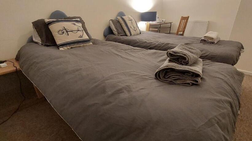 带共用浴室的标准房间, The Helm