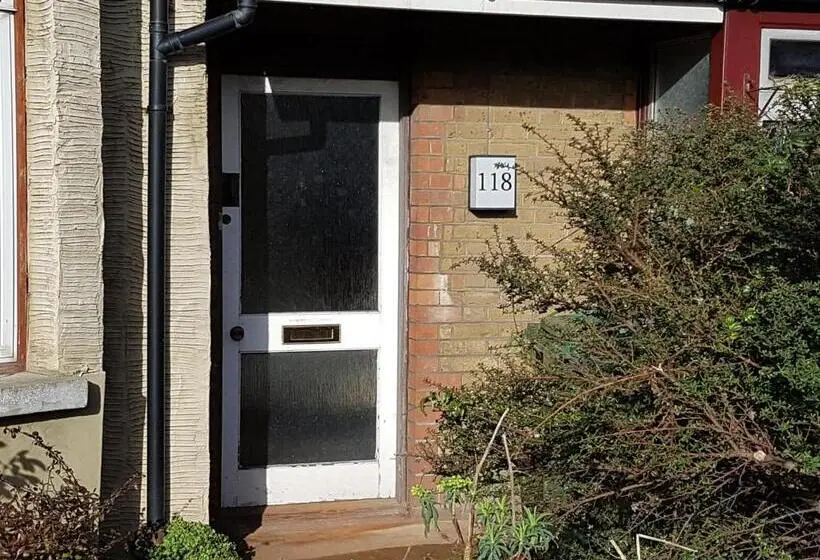 庭の見えるシングルルーム, 118 Shepherds Lane