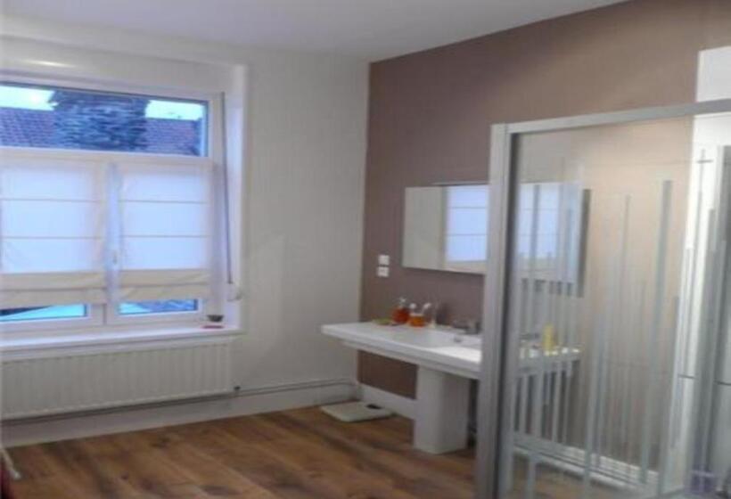 标准间, Bruneval House