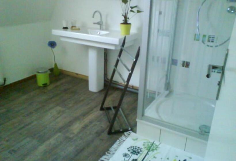 标准间, Bruneval House