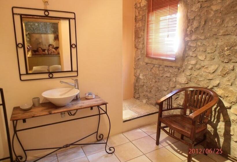 غرفة قياسية, La Chamberte