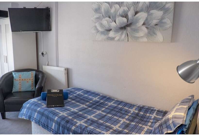 غرفة قياسية فردية حمام مشترك, The Bell